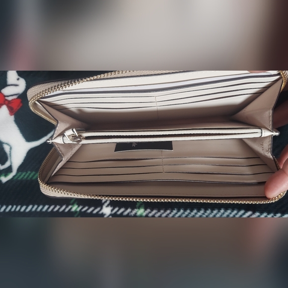 Kate Spade Color Block Cream Wallet with Soft Textured Leather - Picture 2 of 6